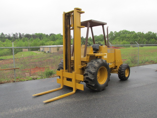 Case 585E