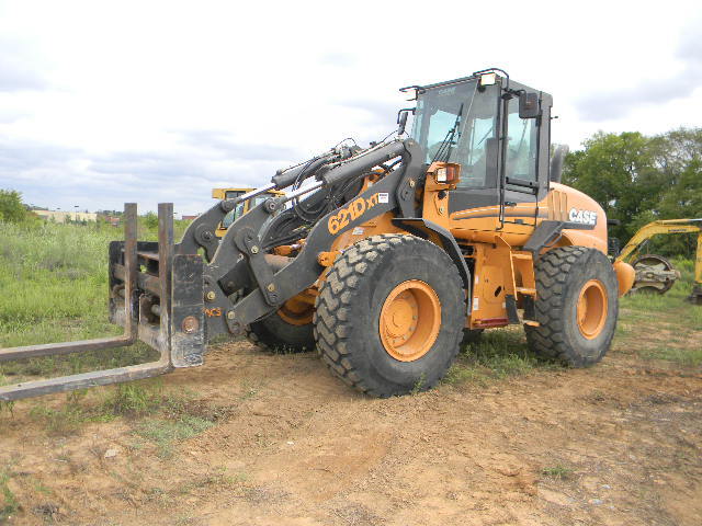Case 621DXT