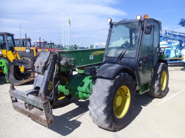 John Deere 3420 Telehandlers transport quote to Winnipeg, MB. VeriTread ...