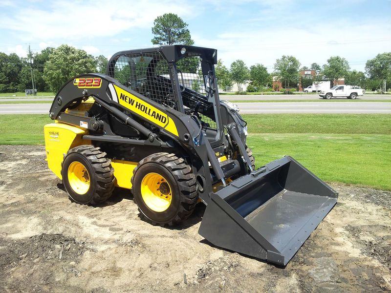 New Holland L223