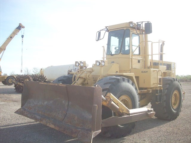 Caterpillar 824