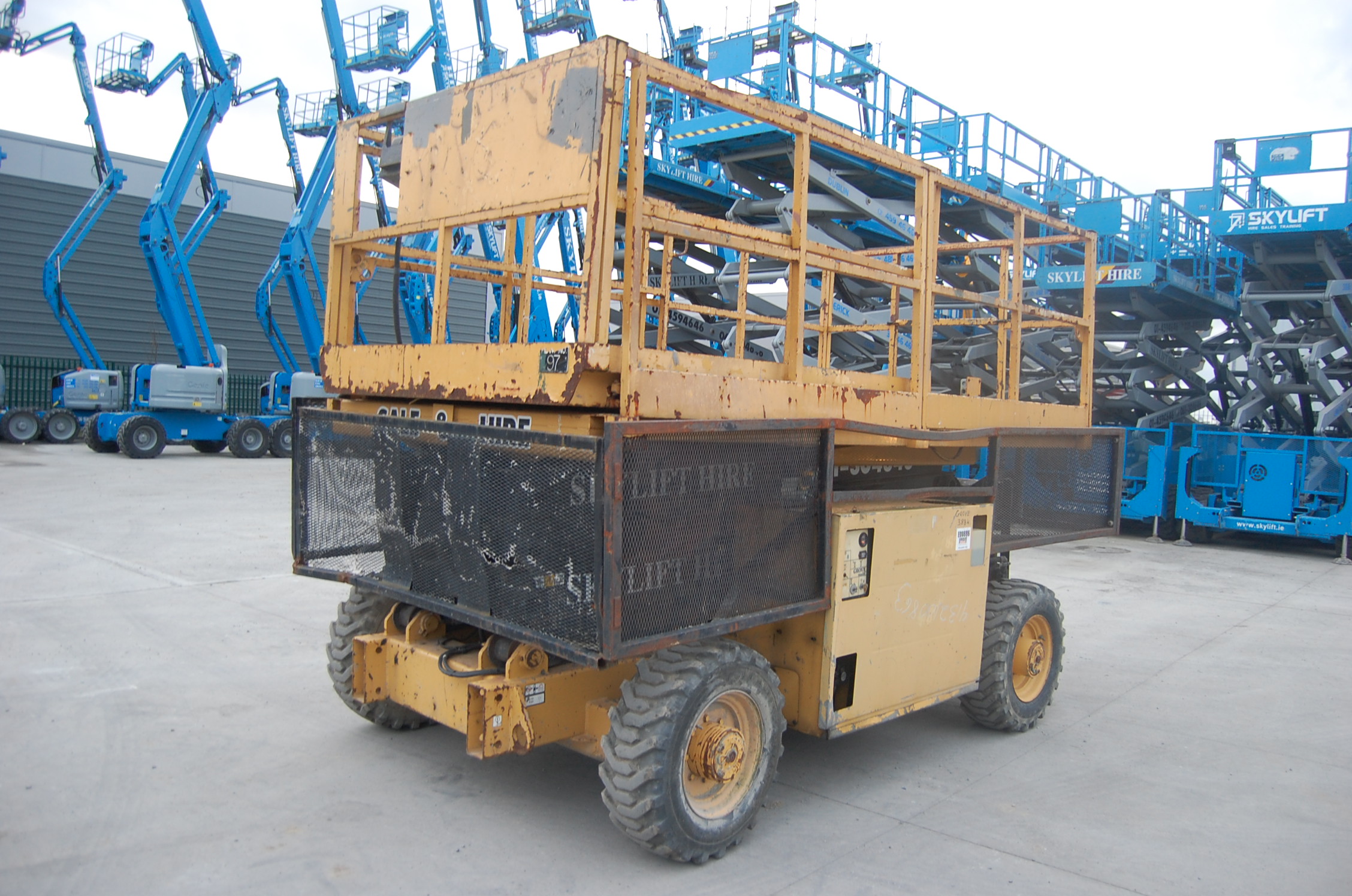Grove SM3884