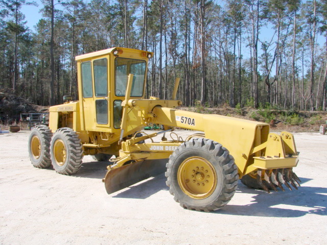 John Deere 570A
