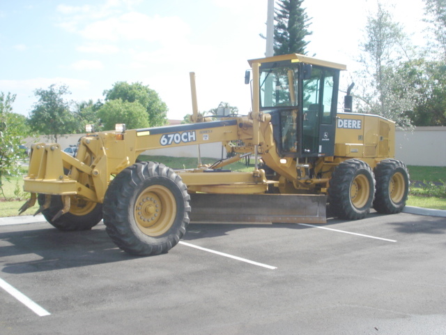 John Deere 670CHII