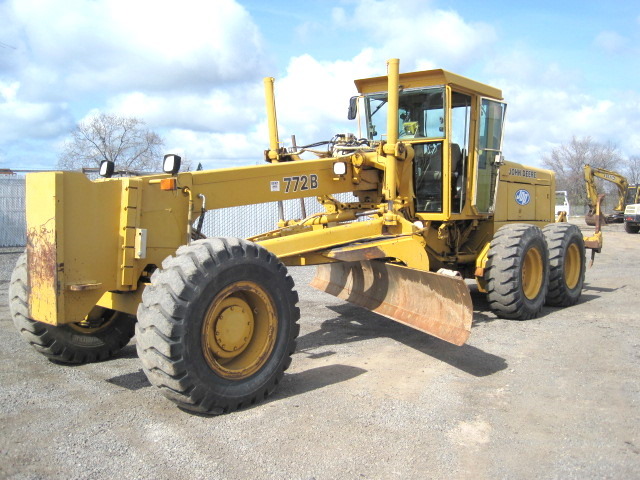John Deere 772B
