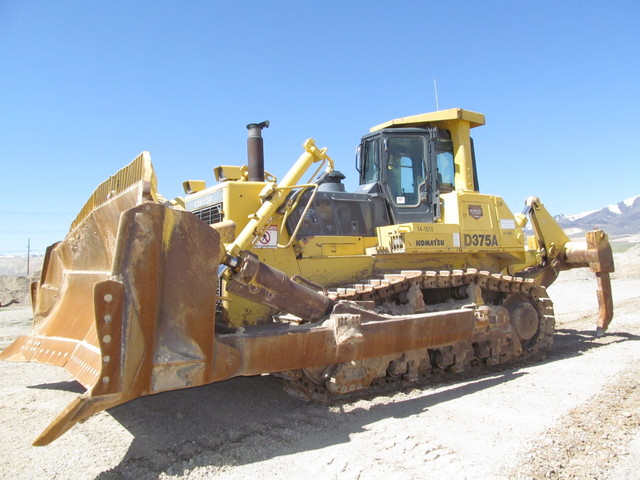 Komatsu D375A3