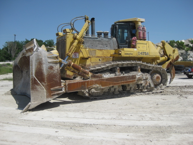 Komatsu D475A3