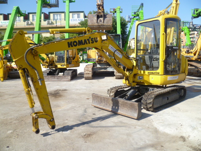 Komatsu PC35R8