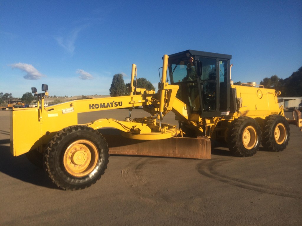 Komatsu GD530A2