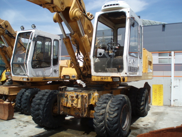 Liebherr A912