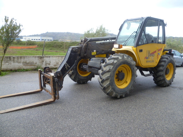 New Holland LM640