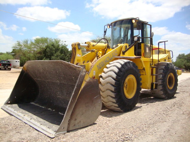 New Holland LW270