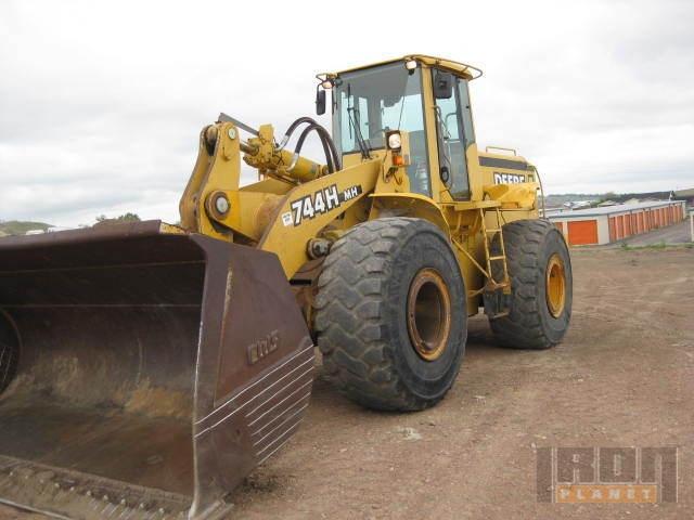 John Deere 744H