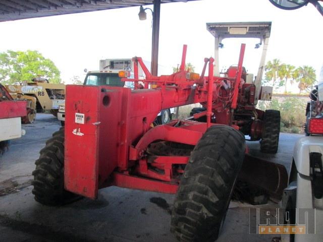 Komatsu GD605A2