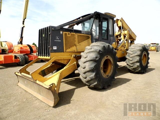 John Deere 748G