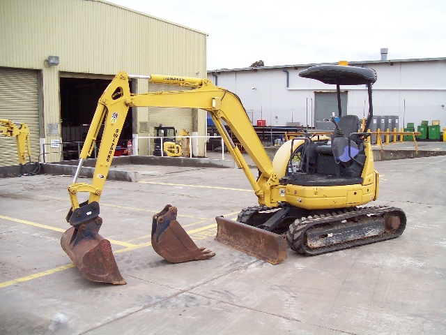 Komatsu PC30MR1