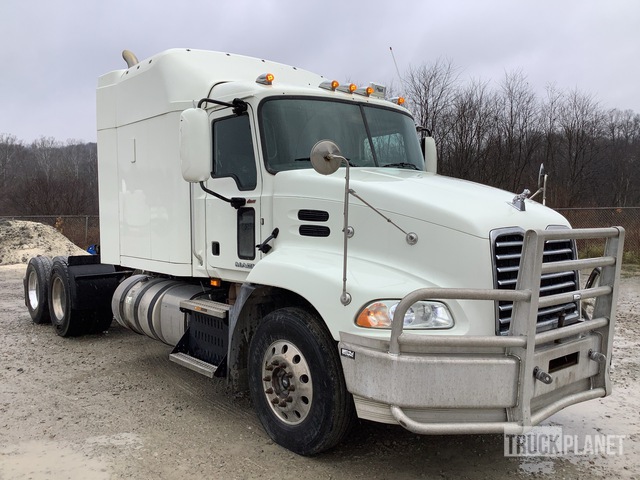 ★訳あり★TRANSPORT CODE;C + EACHTIME MA-1 ② MTA New York City Bus: 2013 MCI D4500CT 2263 On The X63 At Queens