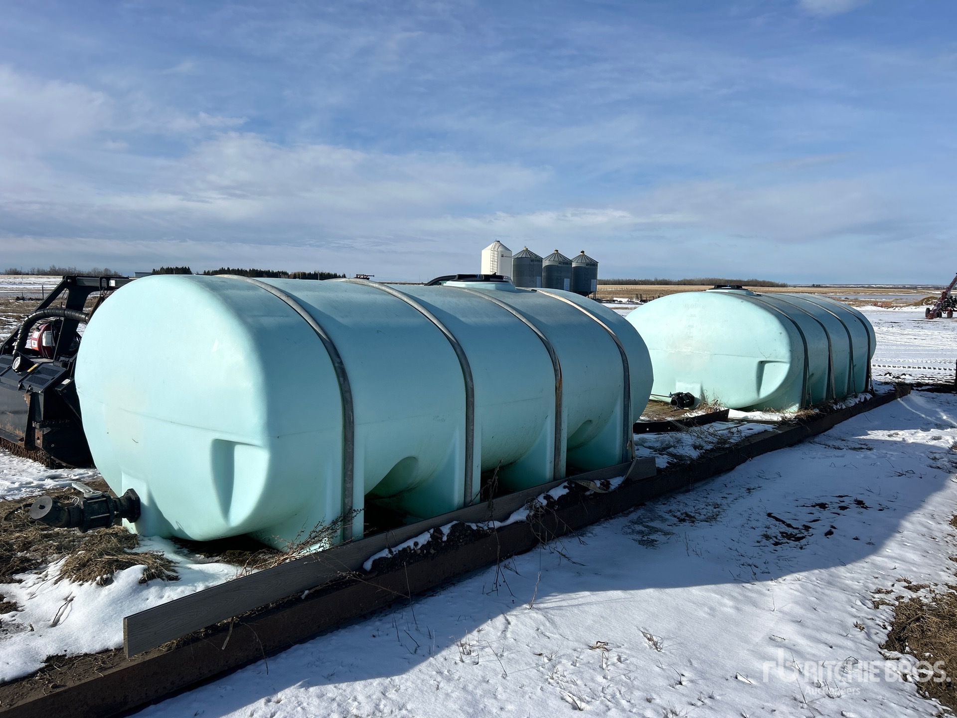 Poly Tank Mat 8 ft x 40 ft Rig Mats with (2) 2000 gal Poly Water Tank General Freight ...